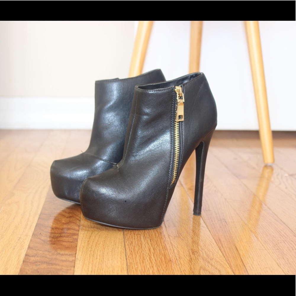 Ankle zip boots